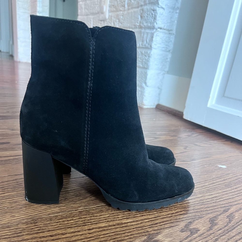 La Canadienne black suede ankle booties